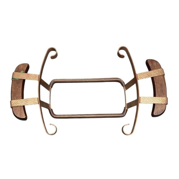 VINTAGE HAMMERED COPPER CASSEROLE PAN HOLDER WITH WOOD HANDLES - Picture 2 of 5